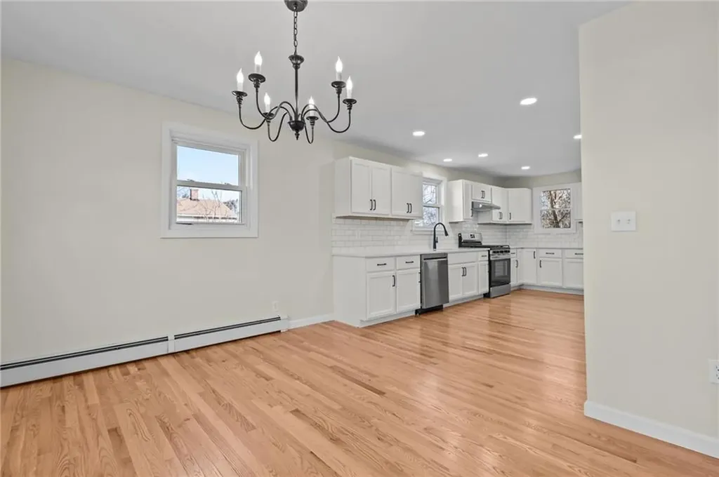 176 Horse Neck Road Warwick RI 02889
