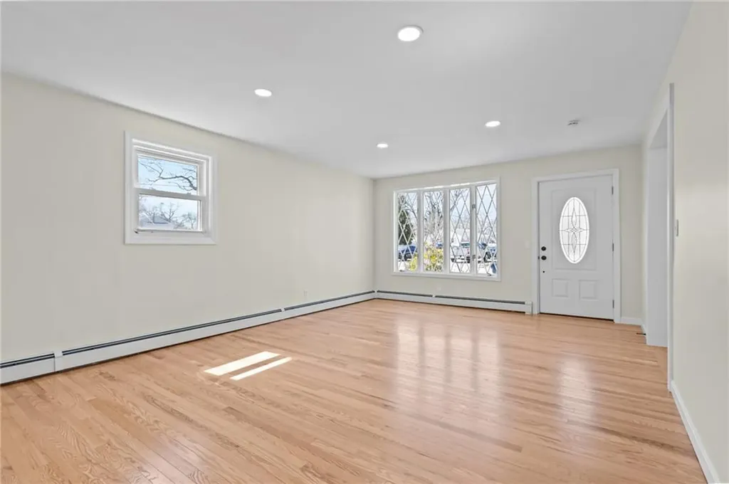 176 Horse Neck Road Warwick RI 02889