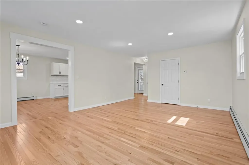 176 Horse Neck Road Warwick RI 02889