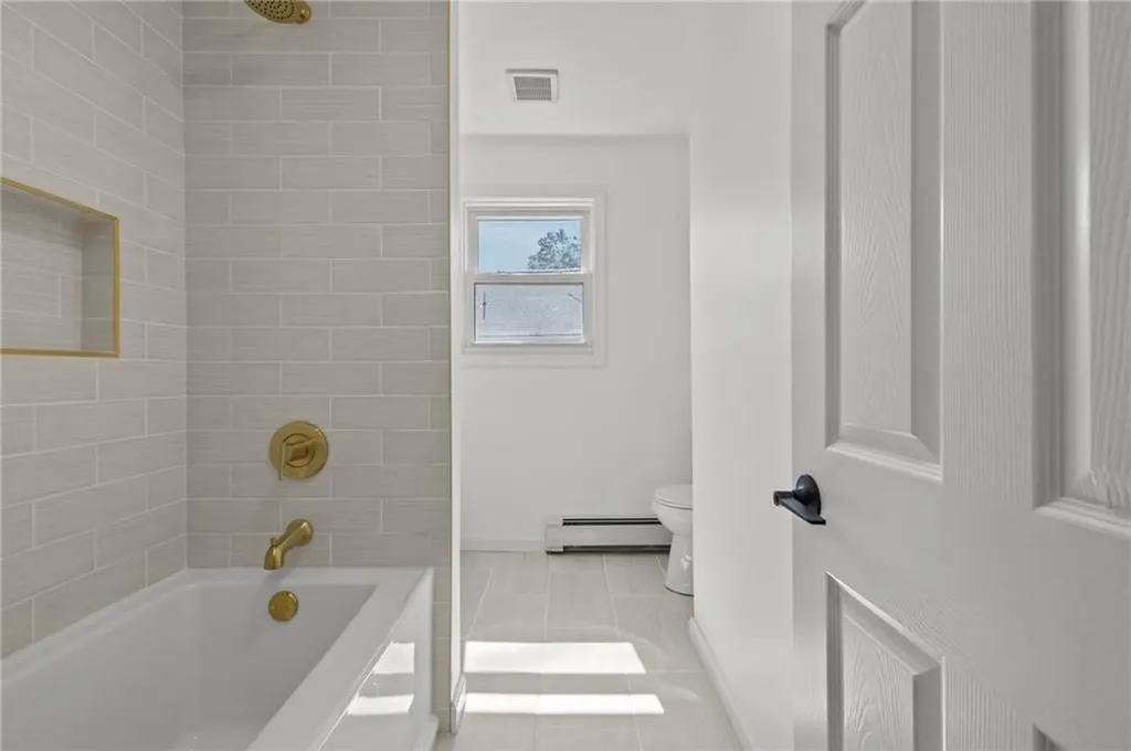176 Horse Neck Road Warwick RI 02889