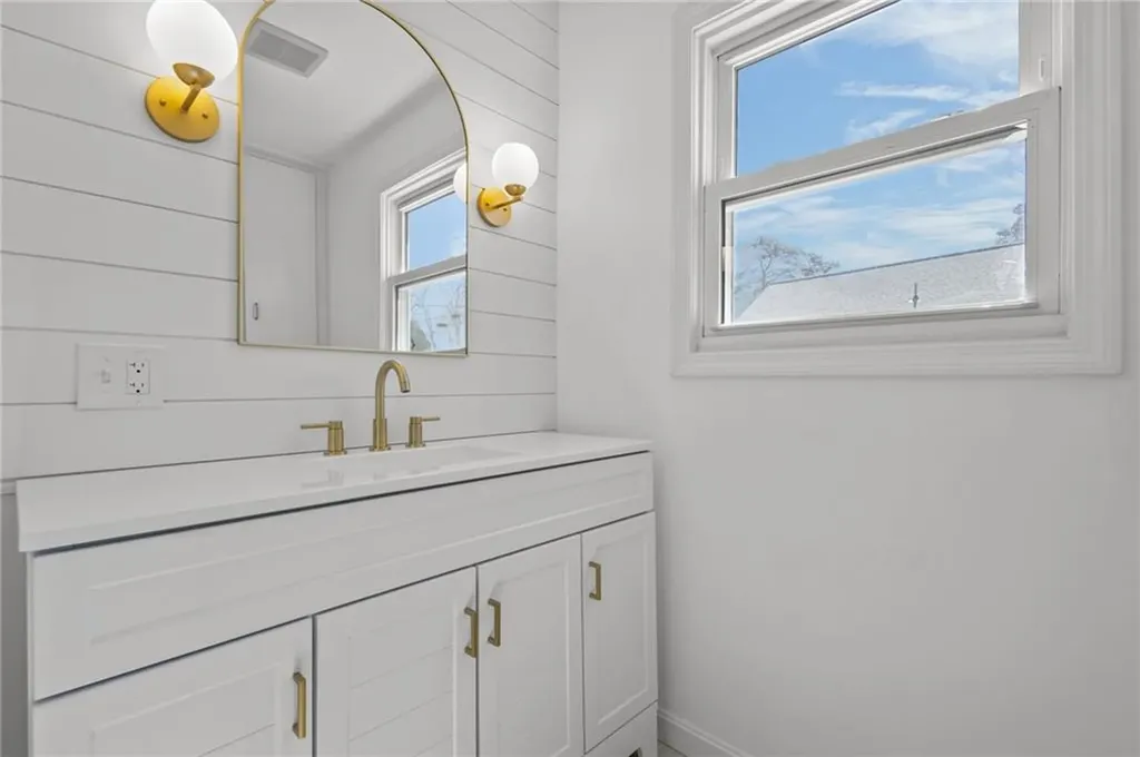 176 Horse Neck Road Warwick RI 02889
