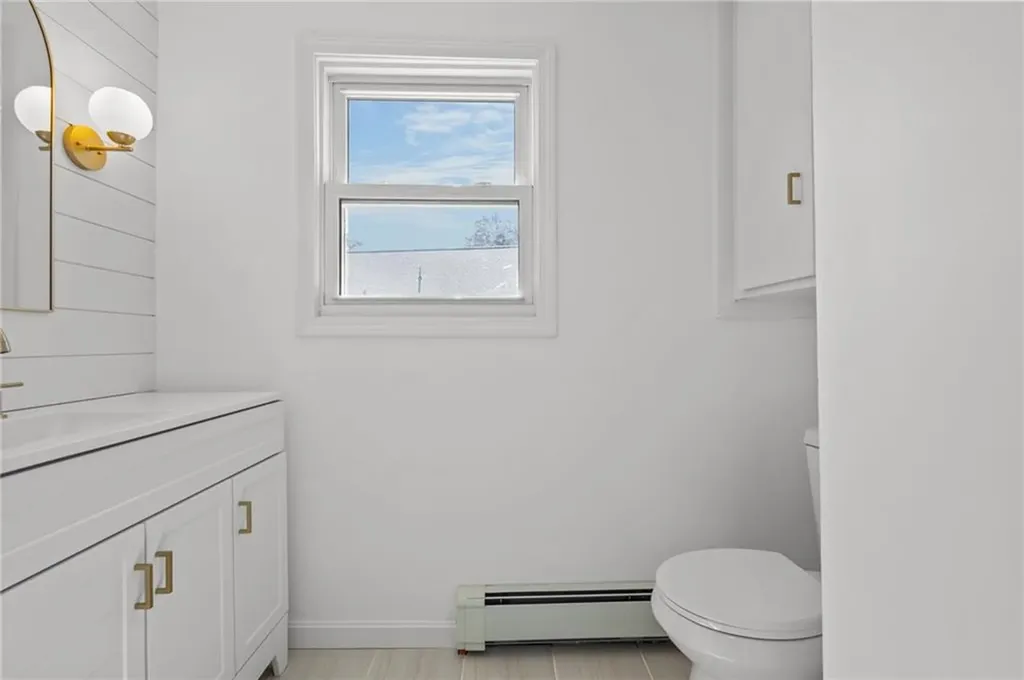 176 Horse Neck Road Warwick RI 02889