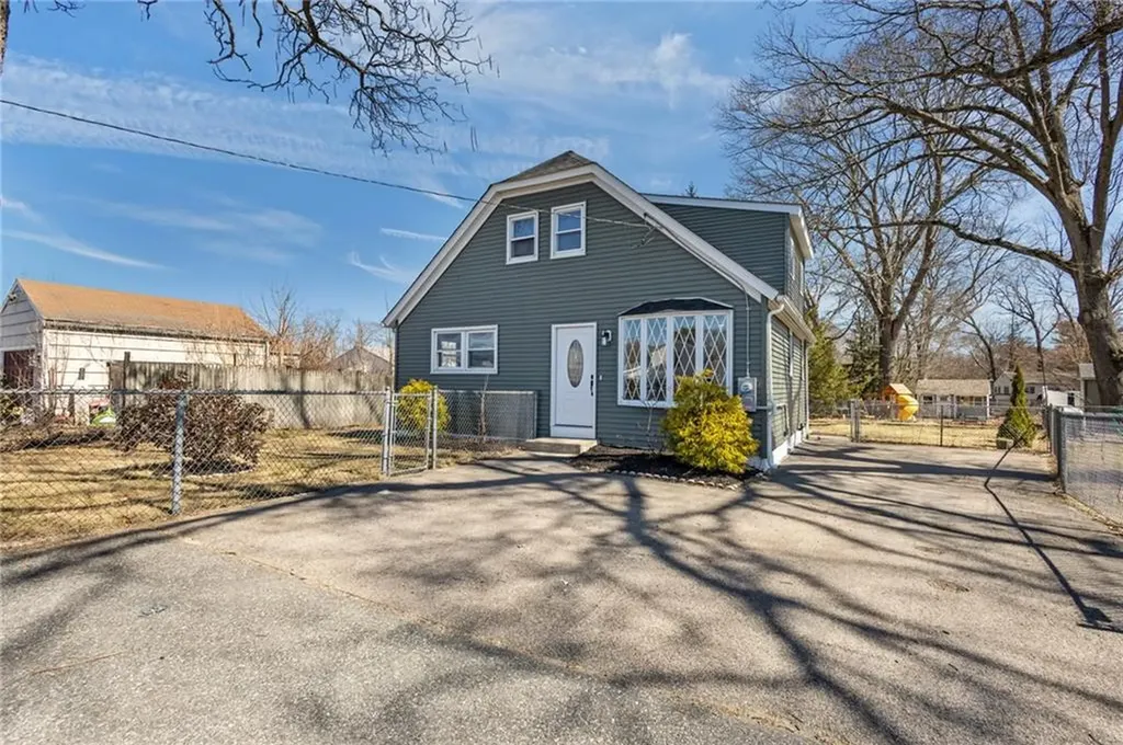 176 Horse Neck Road Warwick RI 02889