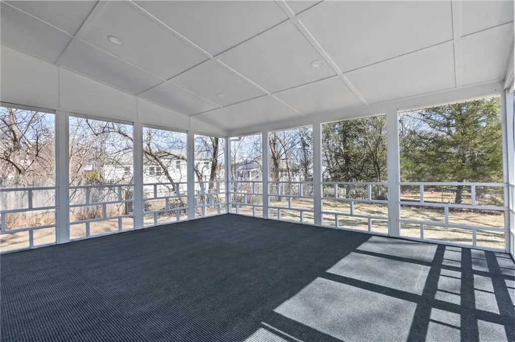 176 Horse Neck Road Warwick RI 02889