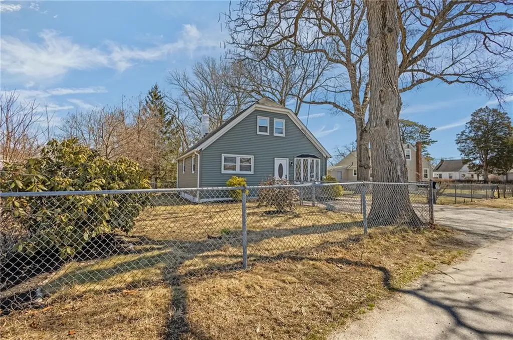 176 Horse Neck Road Warwick RI 02889