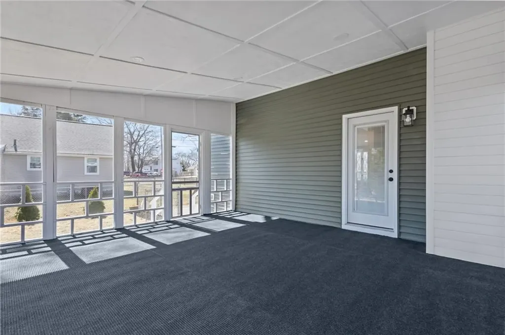 176 Horse Neck Road Warwick RI 02889