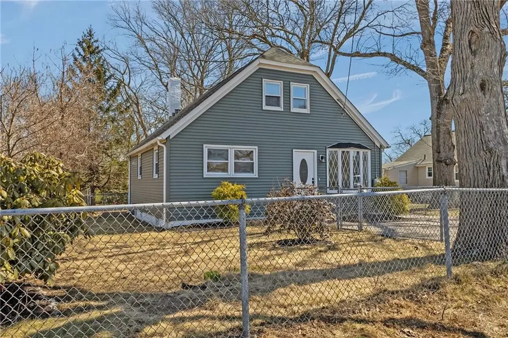 176 Horse Neck Road Warwick RI 02889
