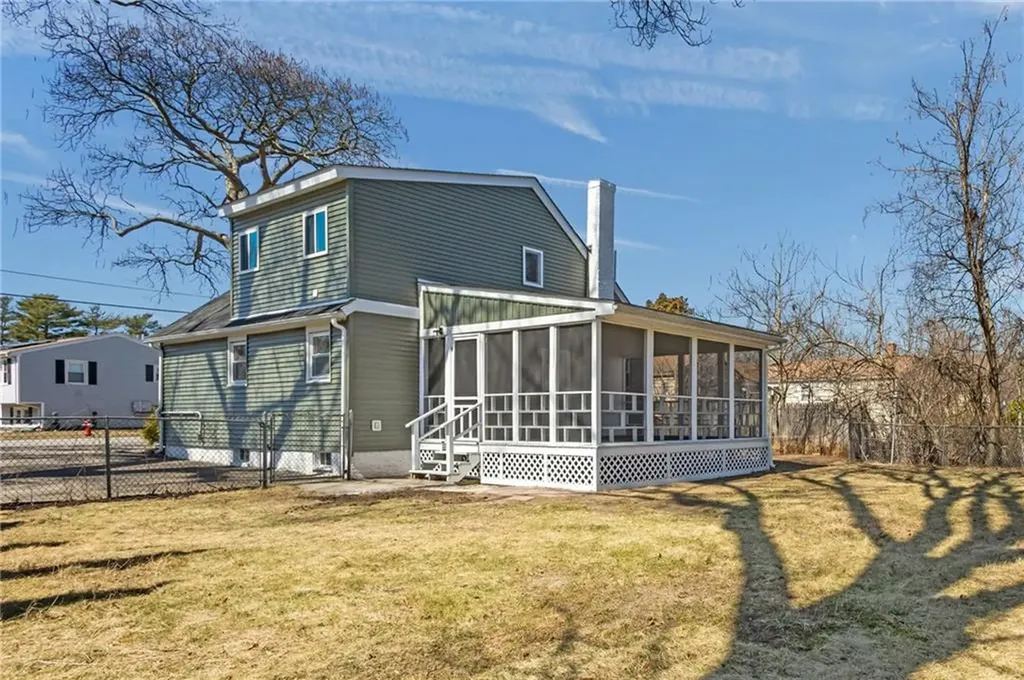 176 Horse Neck Road Warwick RI 02889