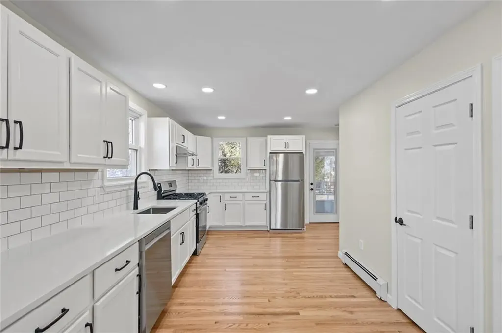 176 Horse Neck Road Warwick RI 02889