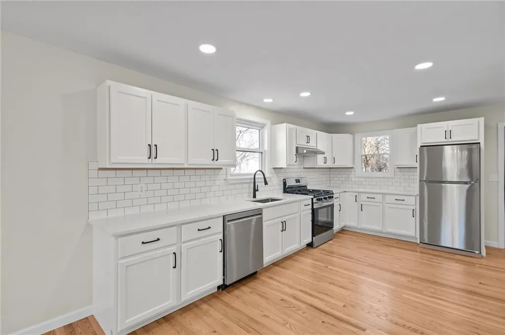 176 Horse Neck Road Warwick RI 02889