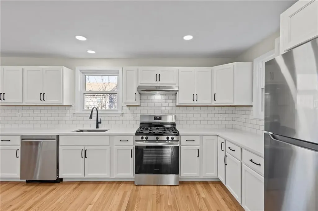 176 Horse Neck Road Warwick RI 02889