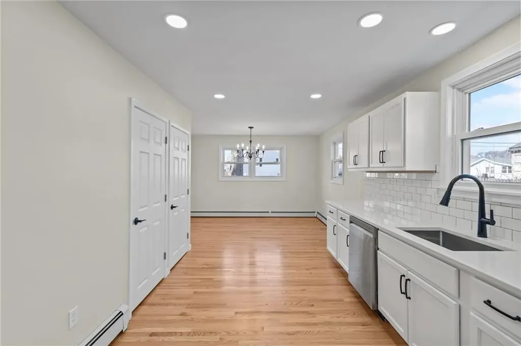 176 Horse Neck Road Warwick RI 02889