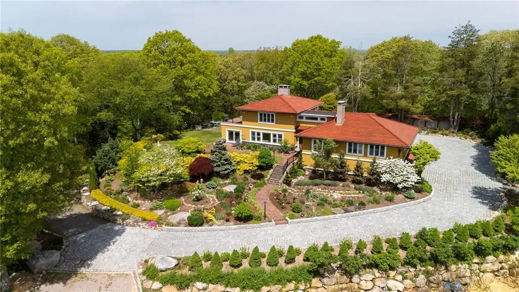 325 Post Road Westerly RI 02891