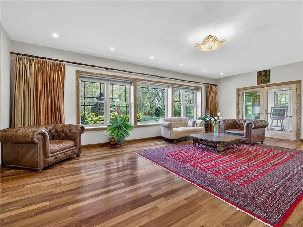 325 Post Road Westerly RI 02891