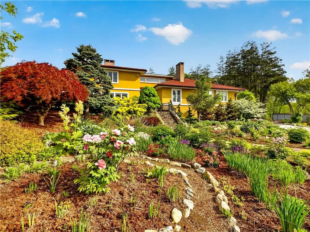 325 Post Road Westerly RI 02891