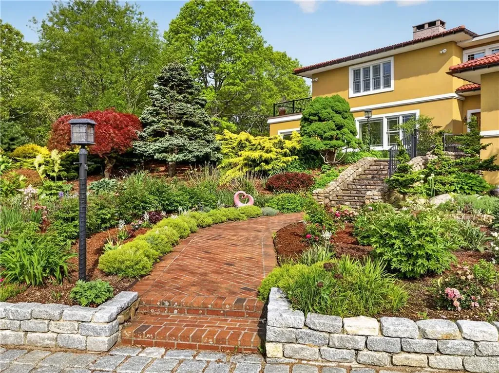 325 Post Road Westerly RI 02891
