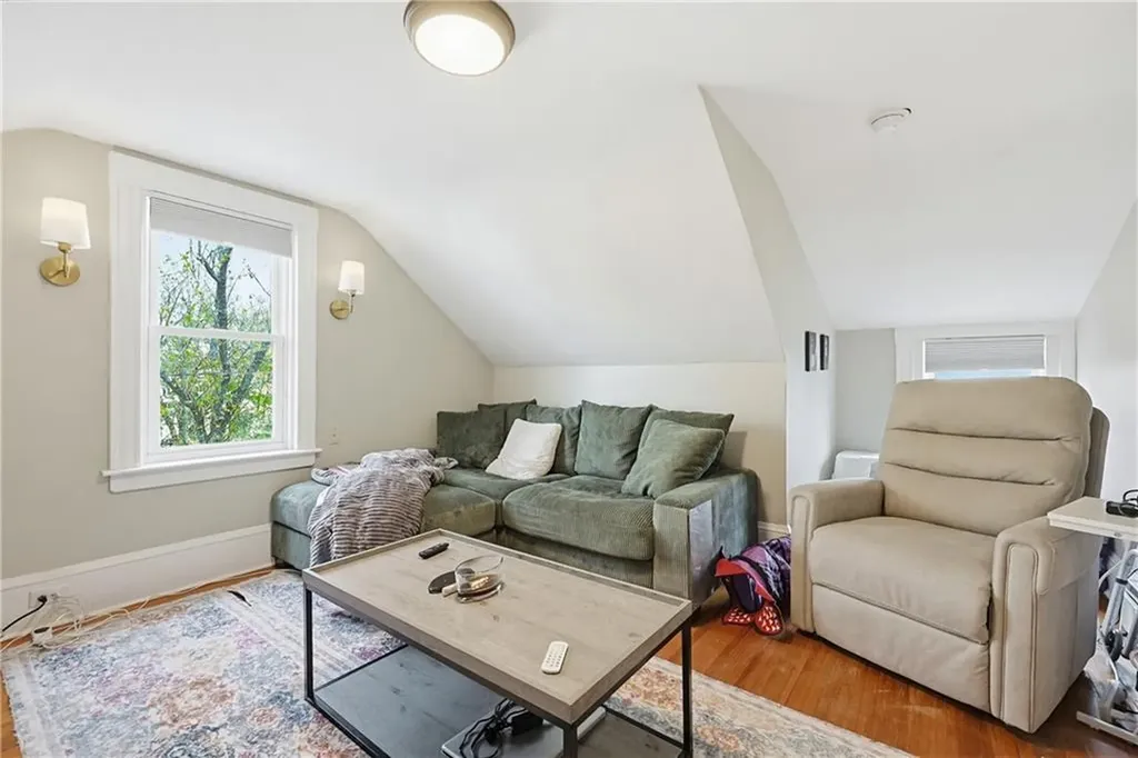 49 61 Emanuel Street North Providence RI 02911