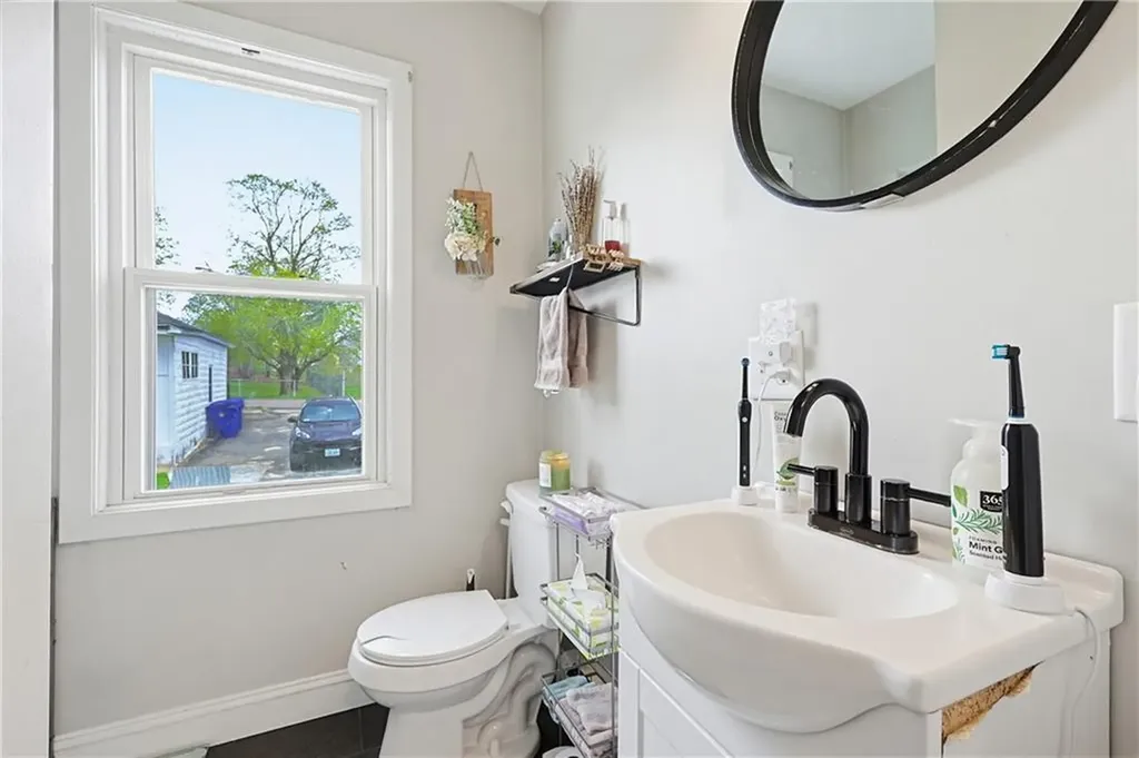 49 61 Emanuel Street North Providence RI 02911