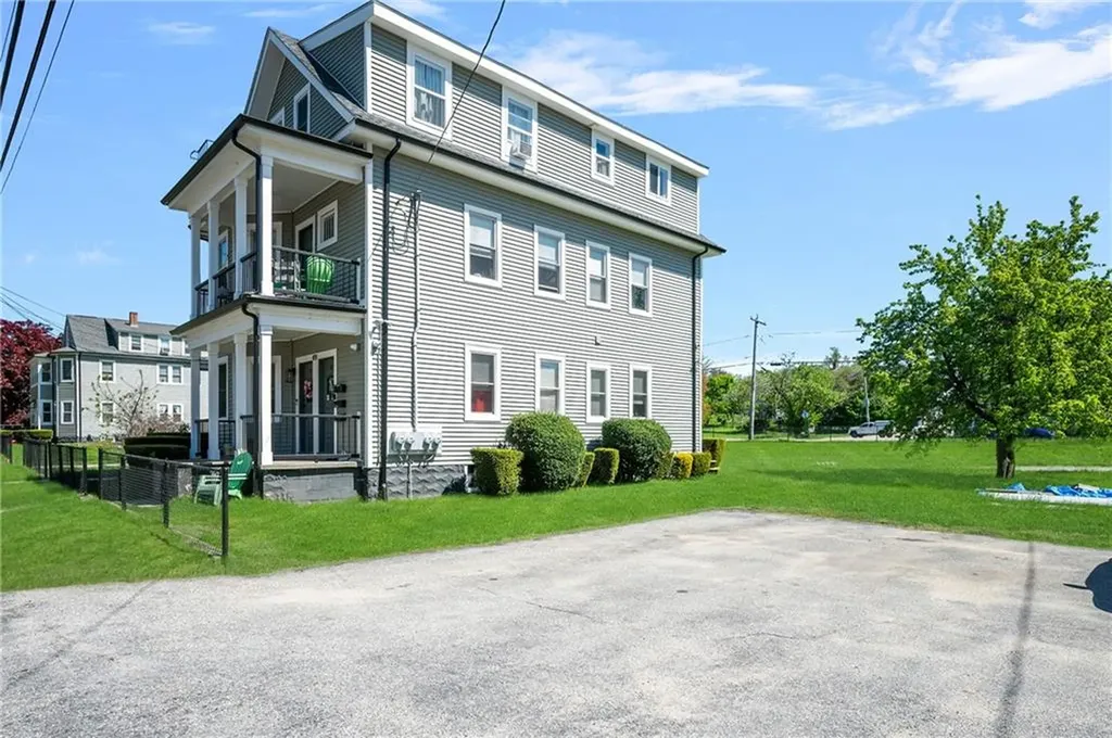 49 61 Emanuel Street North Providence RI 02911