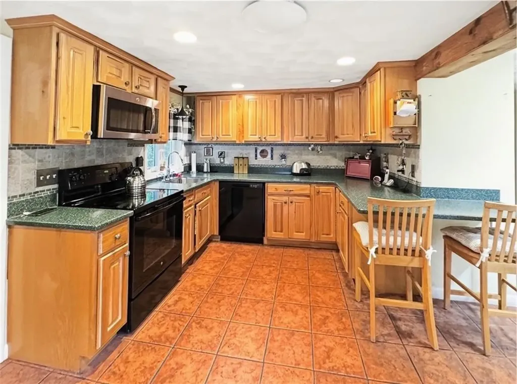 628 Robinson Street Woonsocket RI 02895