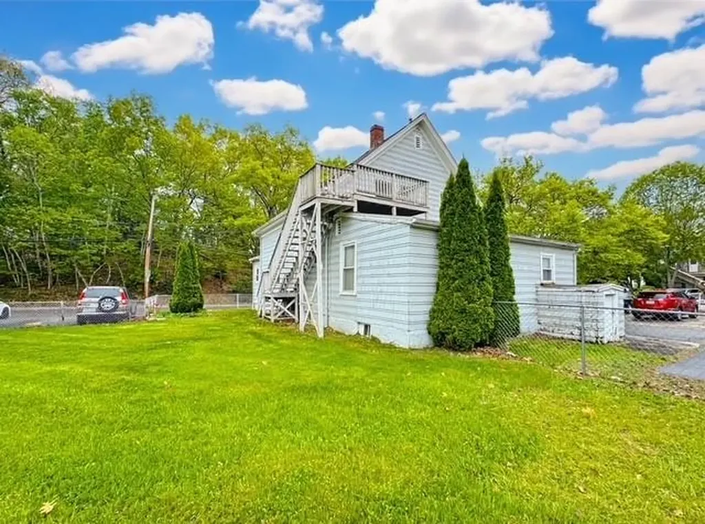628 Robinson Street Woonsocket RI 02895