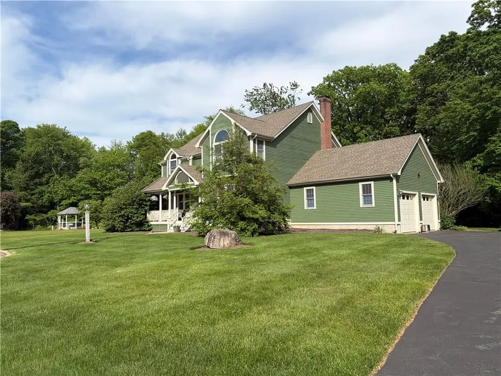 35 Great Road Barrington RI 02806