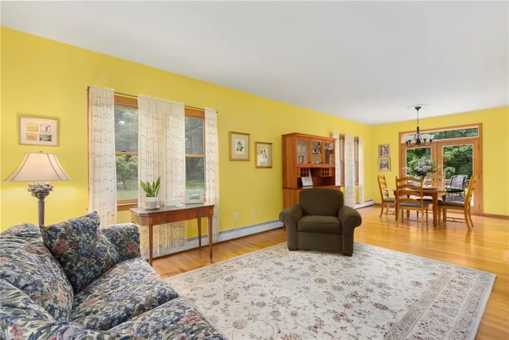 35 Great Road Barrington RI 02806