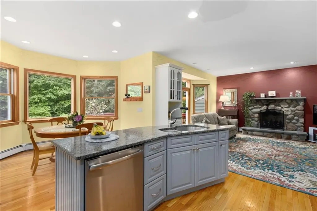 35 Great Road Barrington RI 02806