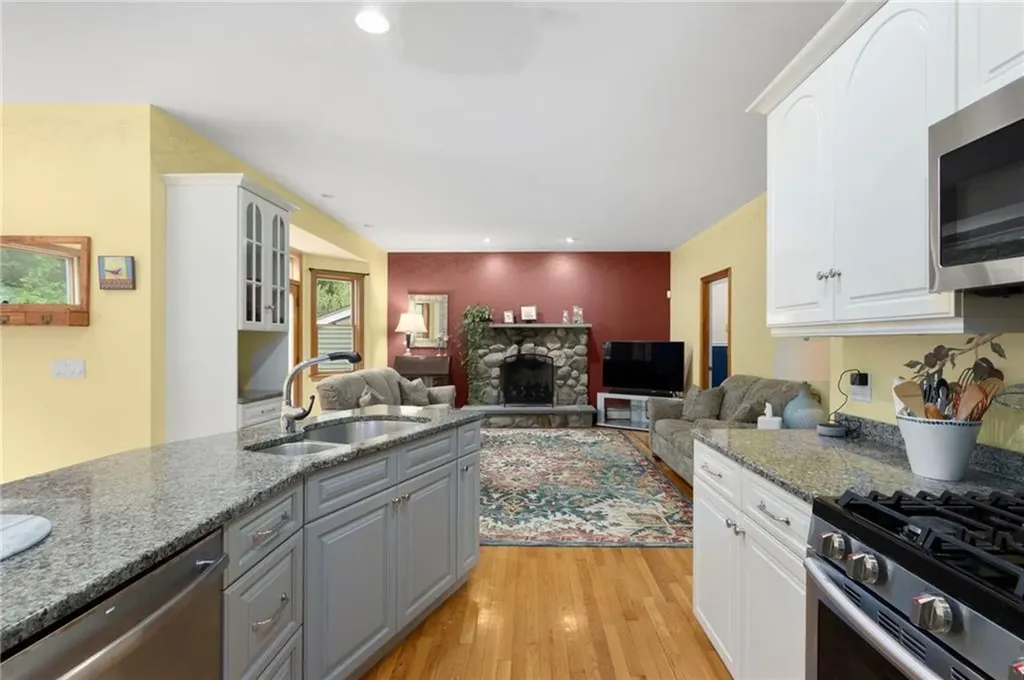 35 Great Road Barrington RI 02806