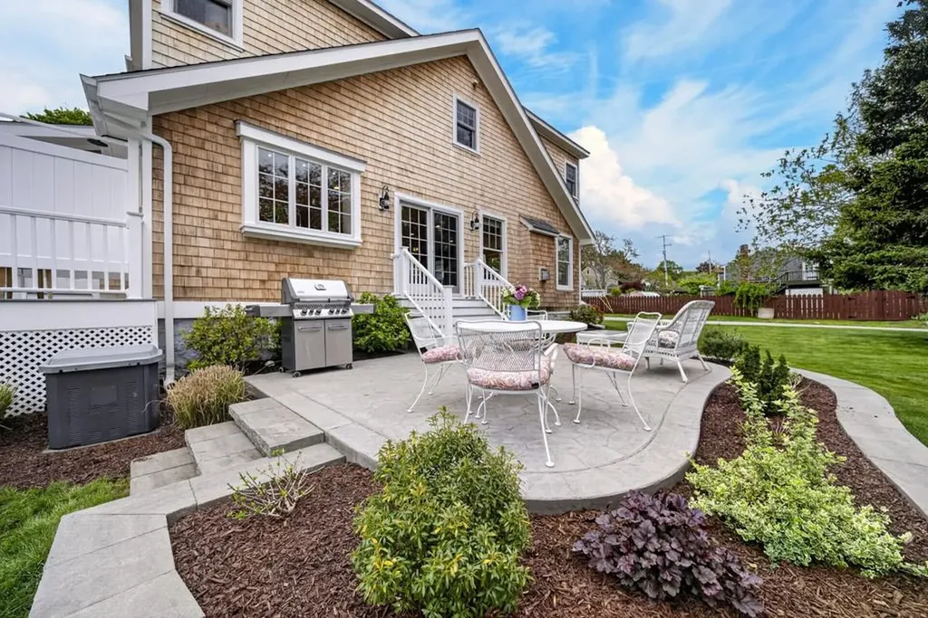 42 Windsor Street Jamestown RI 02835