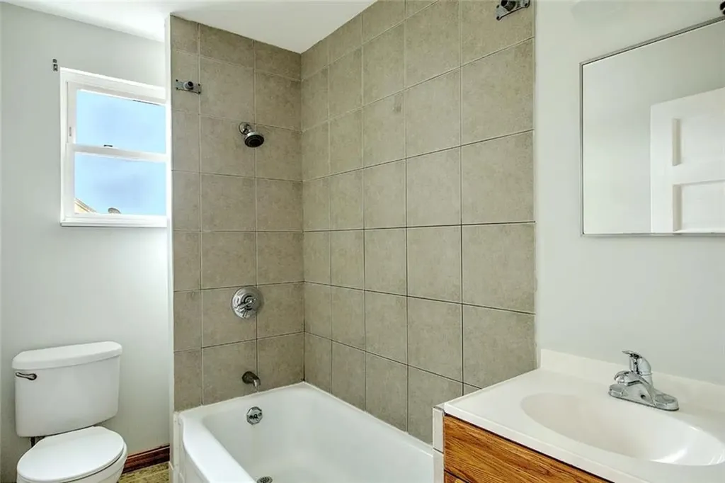 137 Hunts Avenue Pawtucket RI 02861