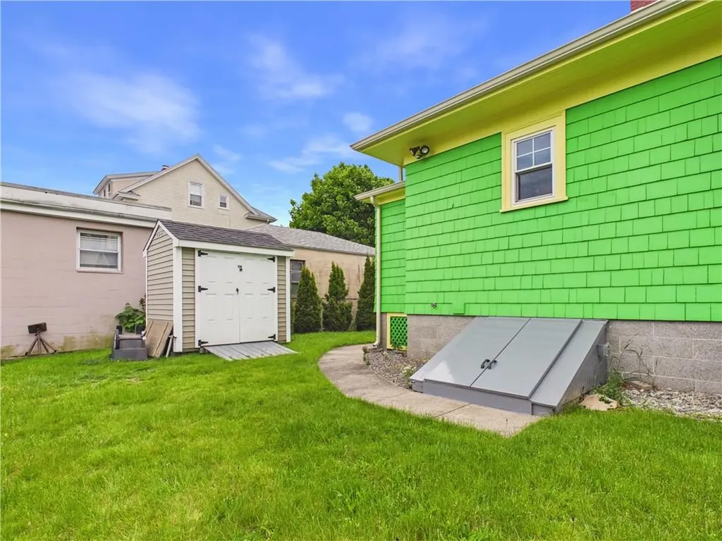 11 Hall Avenue Warren RI 02885