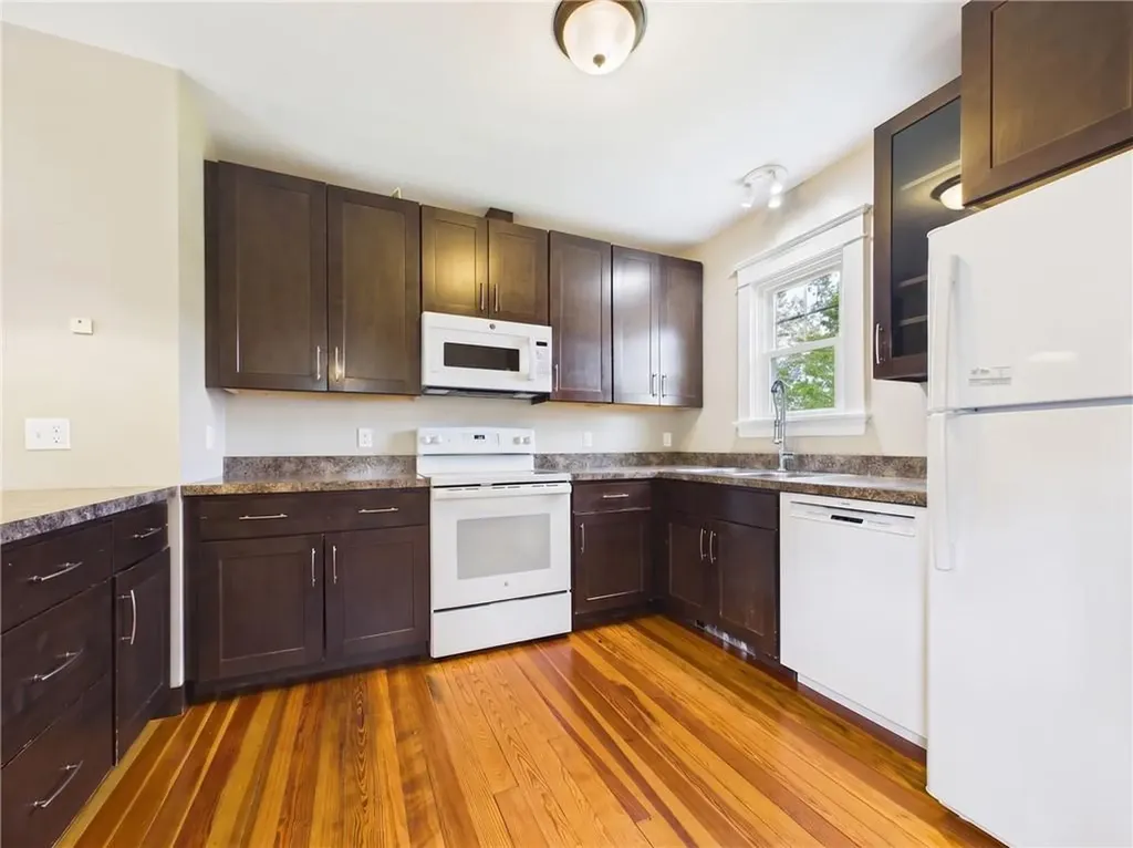 11 Hall Avenue Warren RI 02885