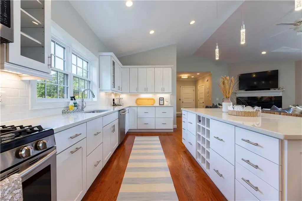 32 Ocean Avenue North Kingstown RI 02852