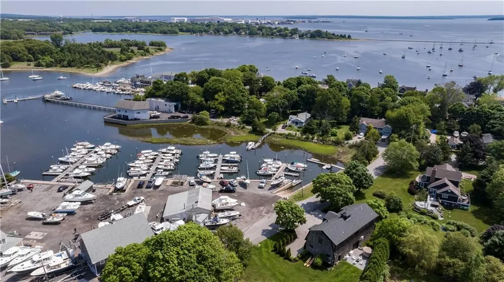 32 Ocean Avenue North Kingstown RI 02852