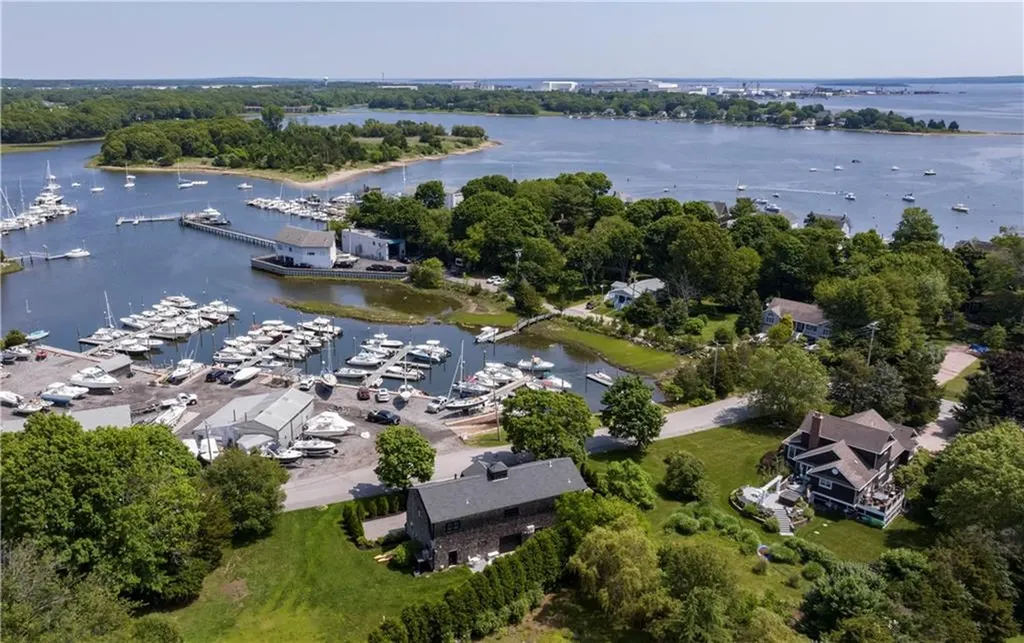 32 Ocean Avenue North Kingstown RI 02852