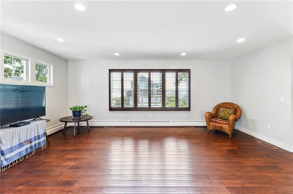 18 Anawan Avenue Narragansett RI 02882