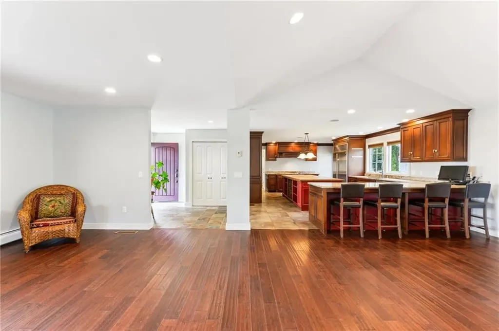18 Anawan Avenue Narragansett RI 02882