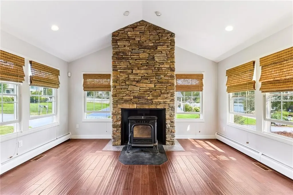 18 Anawan Avenue Narragansett RI 02882