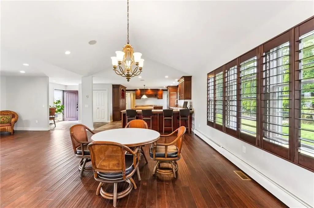 18 Anawan Avenue Narragansett RI 02882
