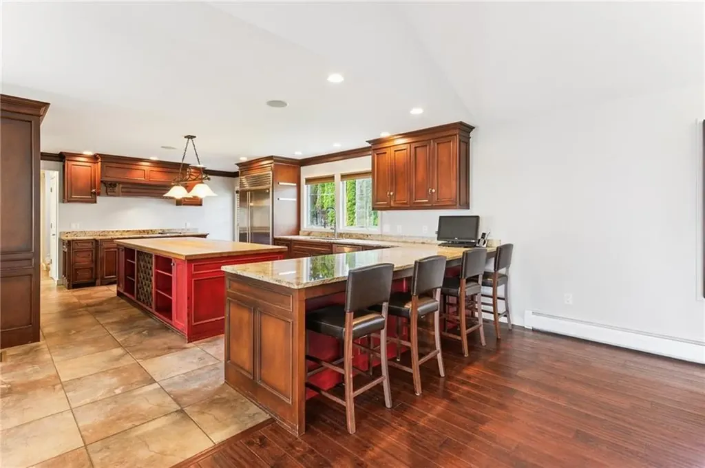 18 Anawan Avenue Narragansett RI 02882