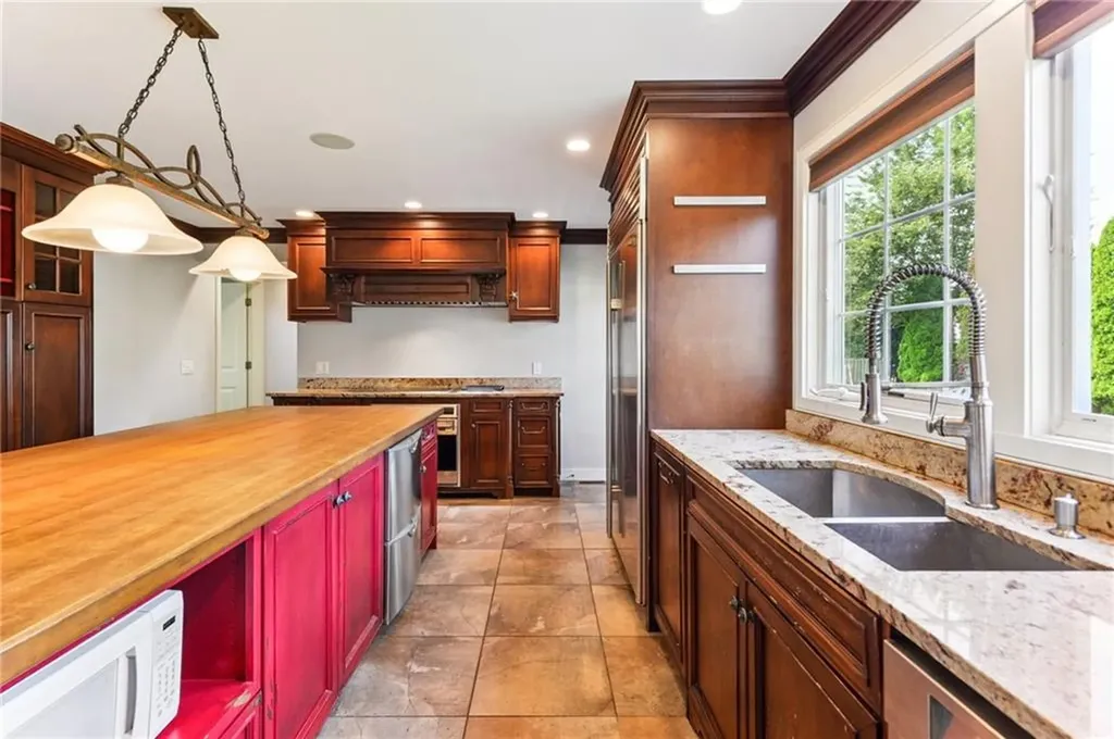 18 Anawan Avenue Narragansett RI 02882