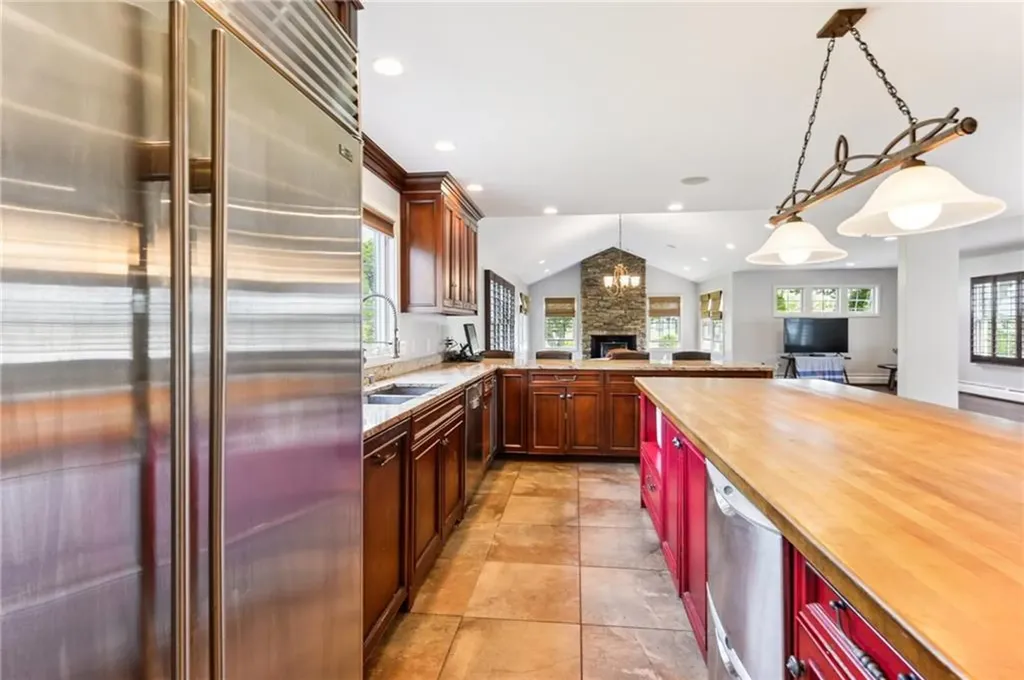 18 Anawan Avenue Narragansett RI 02882