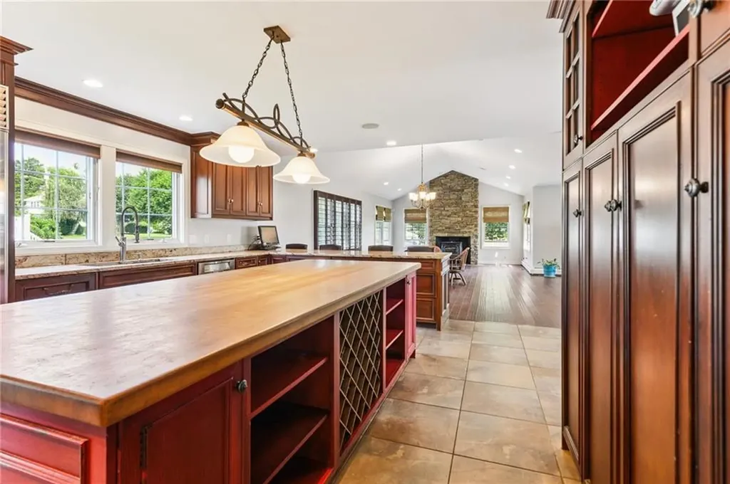 18 Anawan Avenue Narragansett RI 02882