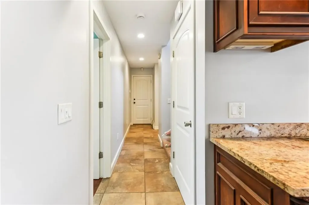 18 Anawan Avenue Narragansett RI 02882