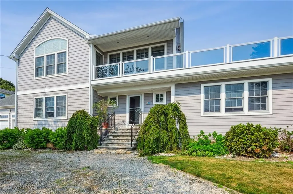 18 Anawan Avenue Narragansett RI 02882