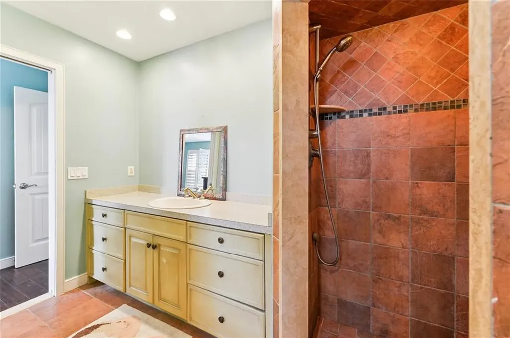 18 Anawan Avenue Narragansett RI 02882