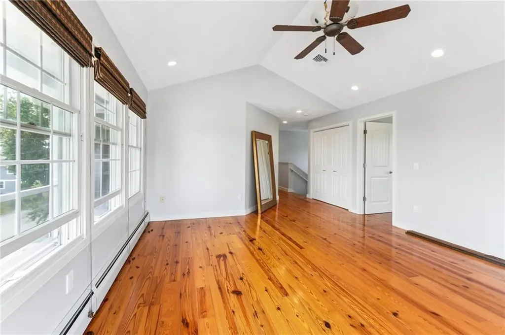18 Anawan Avenue Narragansett RI 02882