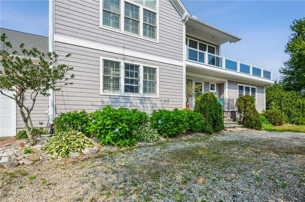 18 Anawan Avenue Narragansett RI 02882