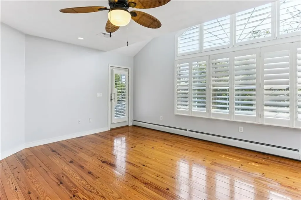 18 Anawan Avenue Narragansett RI 02882